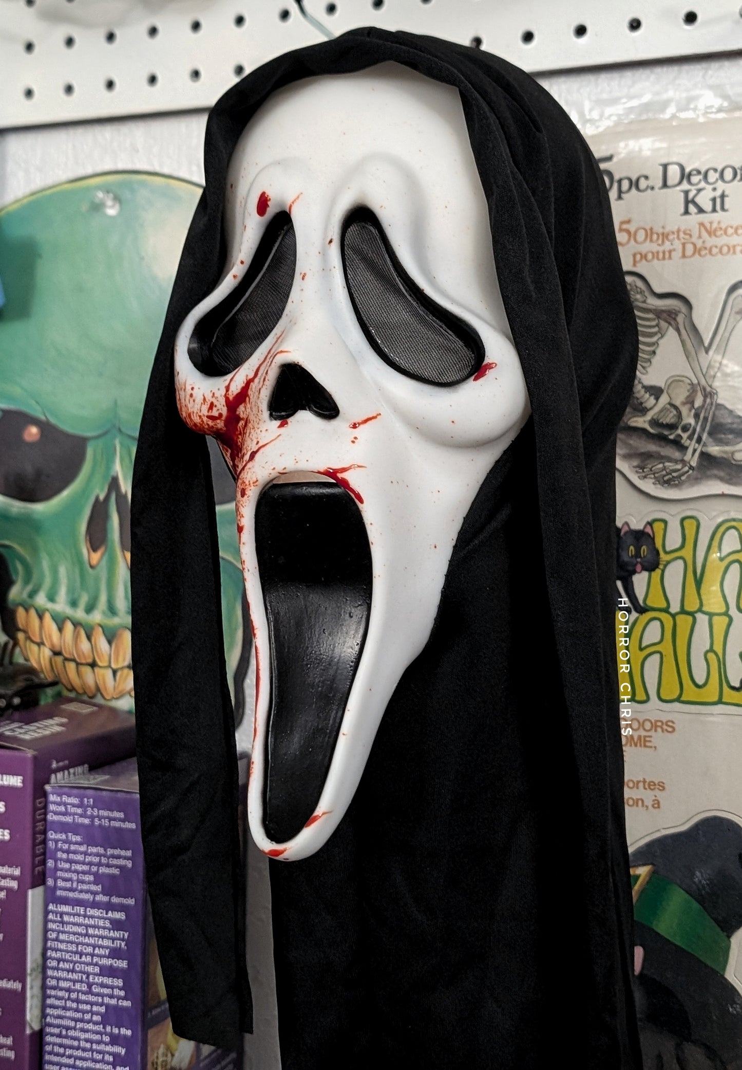 Bloody scream display