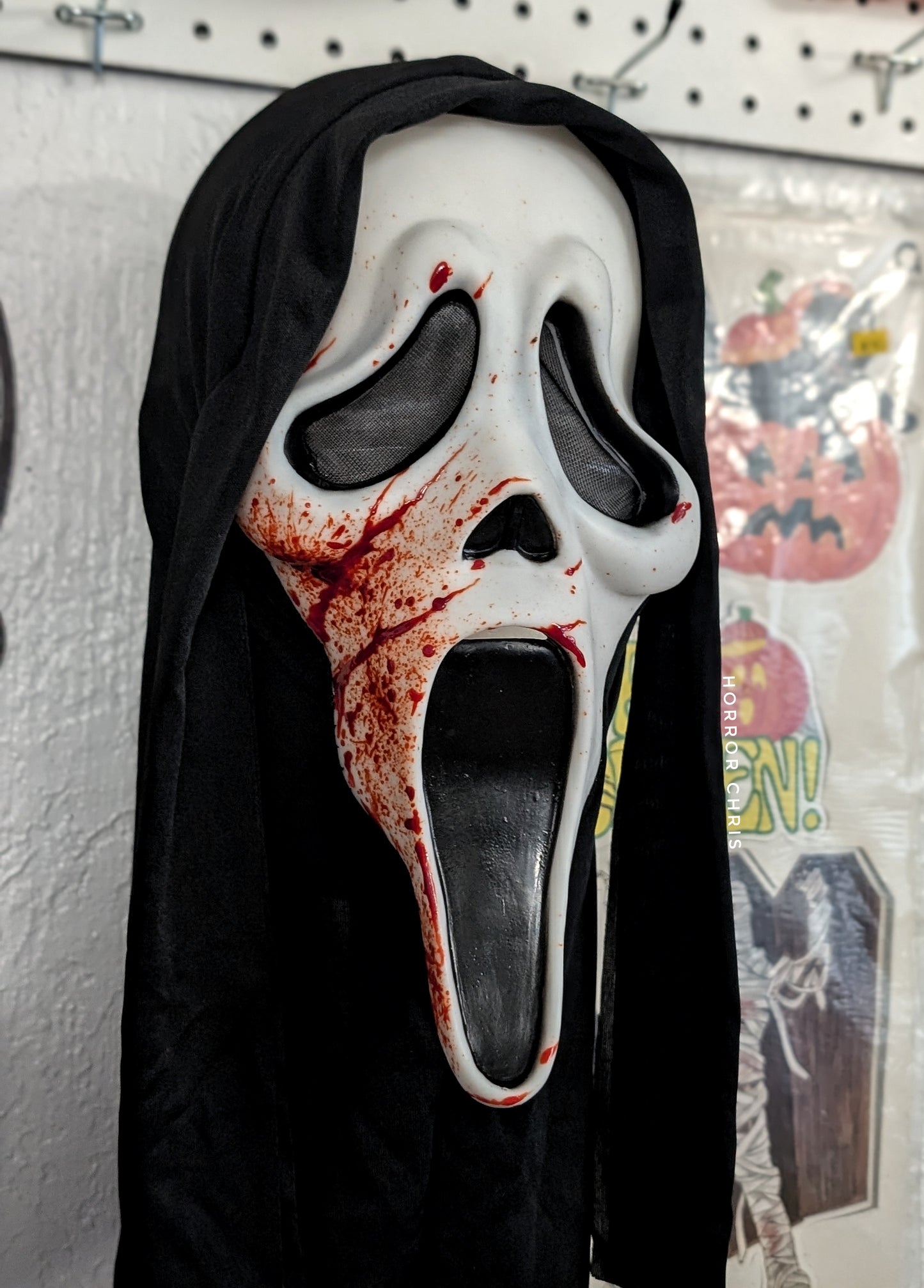 Bloody scream display